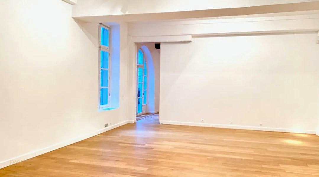 Smart Gallery and Showroom in Le Marais, Paris, 140 sqm, art exhibition, pop-up rental