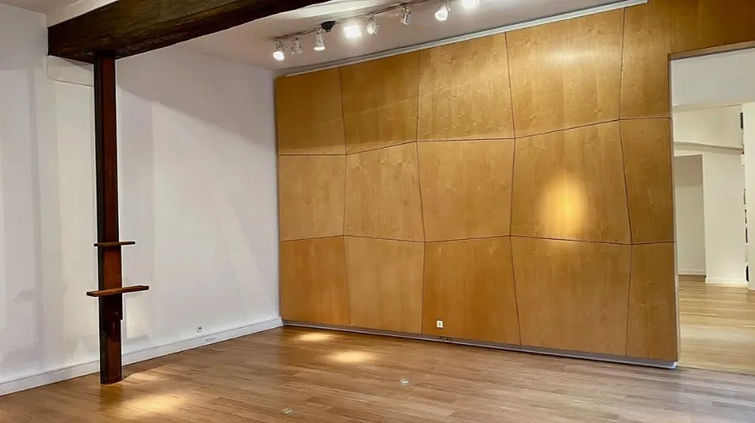 Smart Gallery and Showroom in Le Marais, Paris — 3