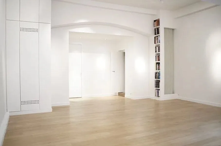 Smart Gallery and Showroom in Le Marais, Paris — 4