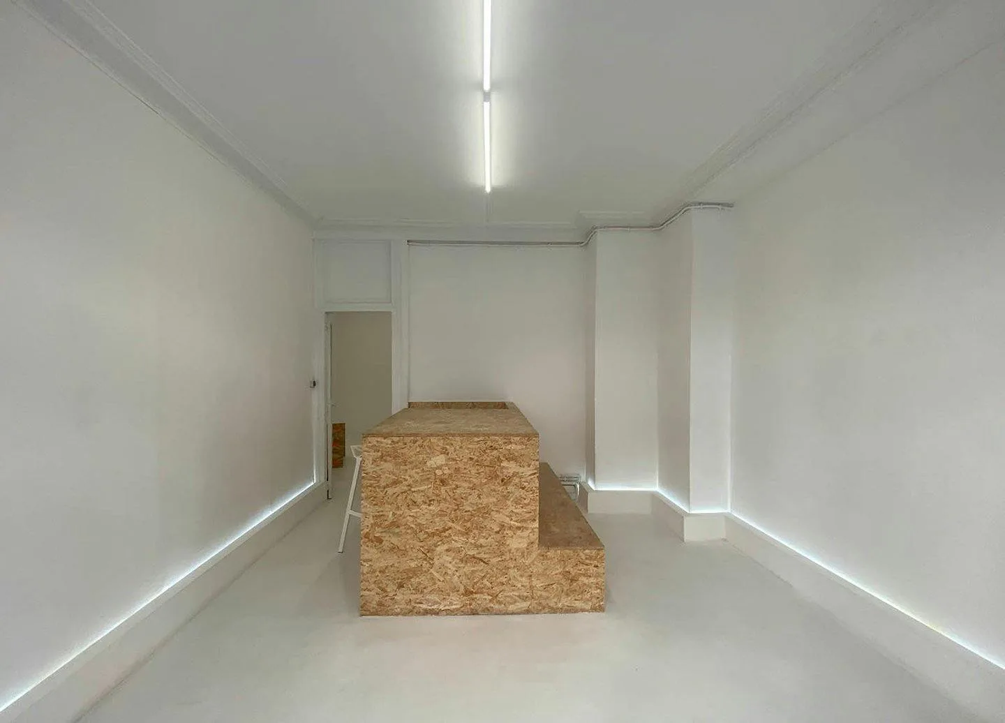 Sophisticated 60 sqm Boutique in Paris 9th Arrondissement — 3