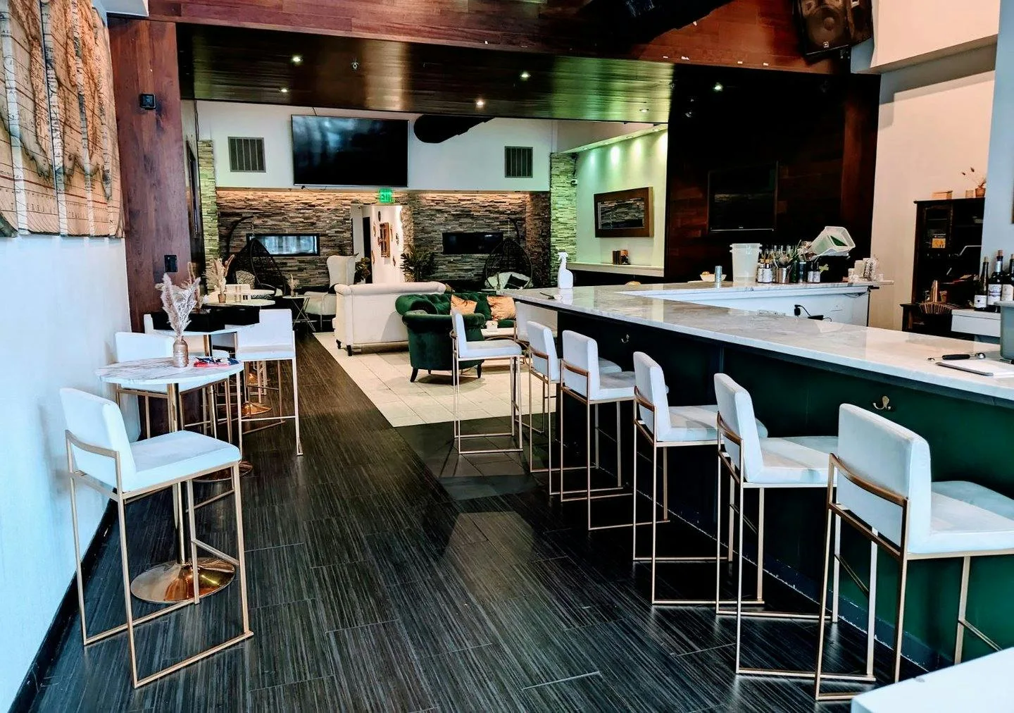 Sophisticated Bar and Lounge in Downtown Denver