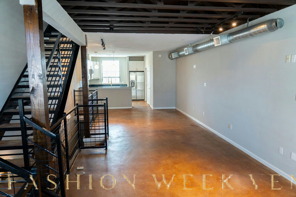 Sophisticated Industrial-Inspired Residence with Rooftop Terrace, 178 sqm, showroom presentation, pop-up rental in Houston…