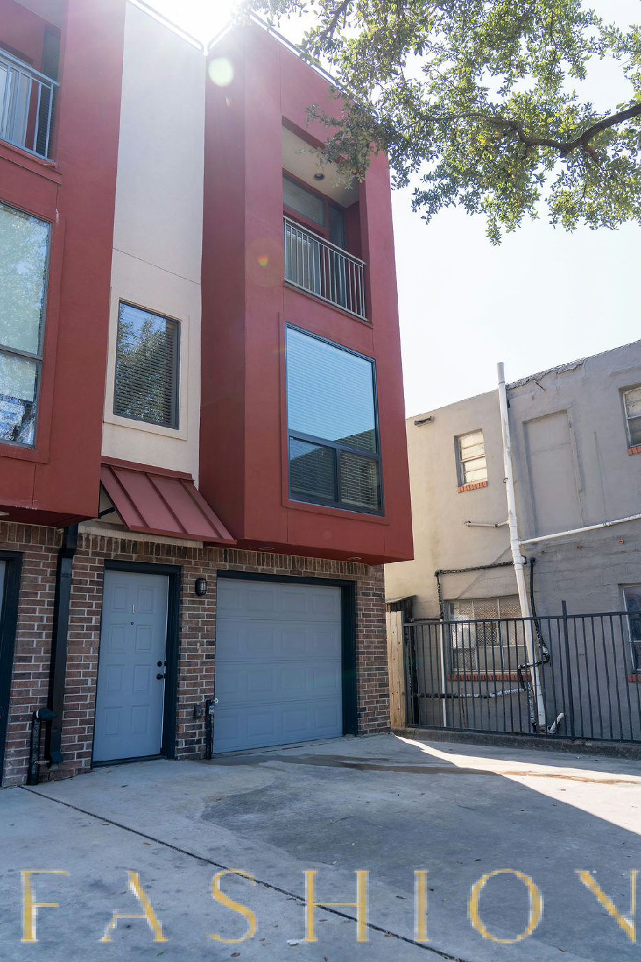 Sophisticated Industrial-Inspired Residence with Rooftop Terrace, 178 sqm, showroom presentation, pop-up rental in Houston…