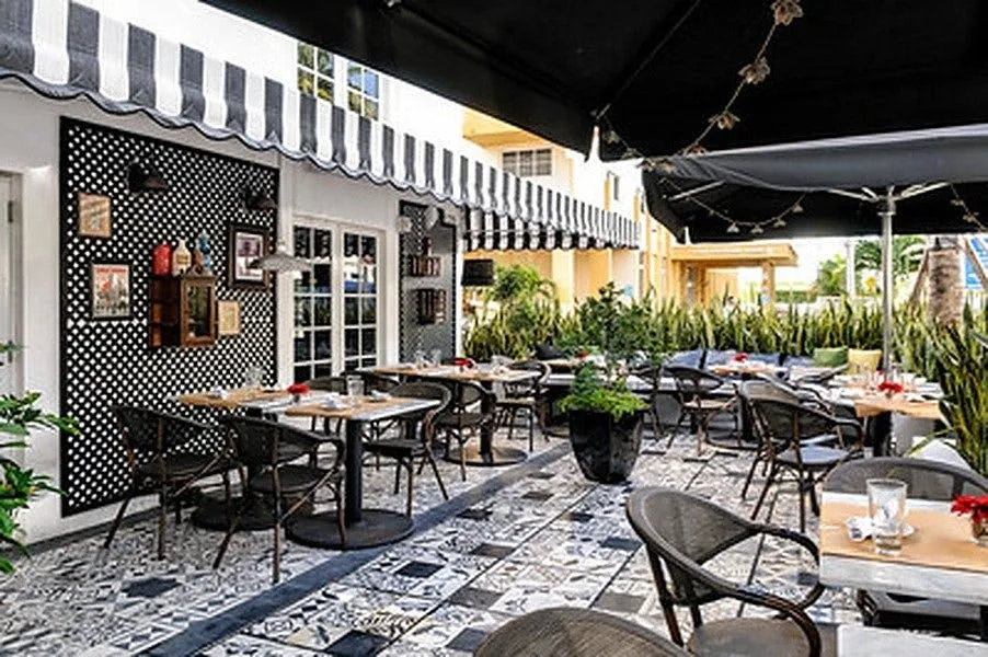 South Beach Tavern Space on Collins Avenue, Miami Beach — 4