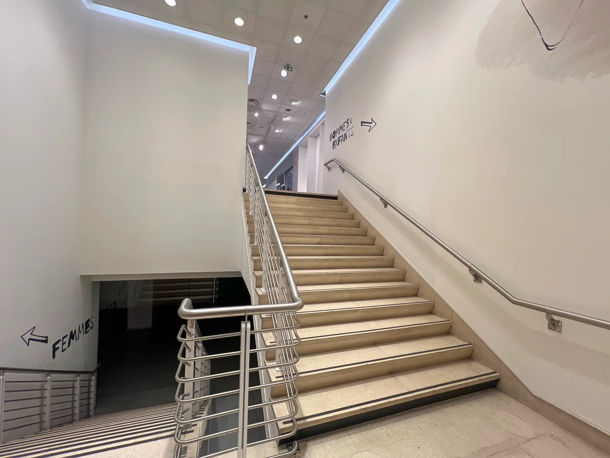 Spacieux Espace Commercial de 2000m2 au Centre Bercy 2, 2000 sqm, pop up store in Charenton-le-Pont, third interior view
