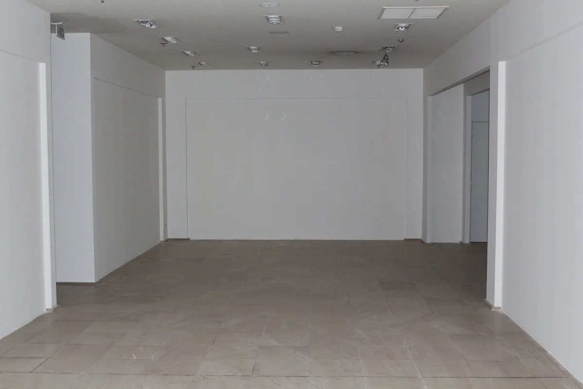 Spacieux magasin de 300 m² au centre commercial Bercy 2, pop up store in Charenton-le-Pont, interior view