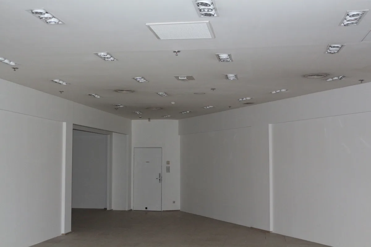 Spacieux magasin de 300 m² au centre commercial Bercy 2, pop up store in Charenton-le-Pont, second interior view