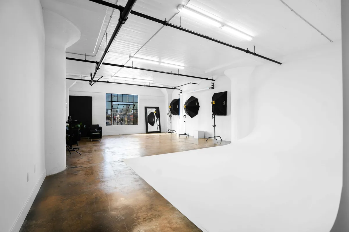 Spacious 1,200 Sq Ft Production Studio with Cyclorama, 112 sqm, photo shoot, pop-up rental in Los Angeles