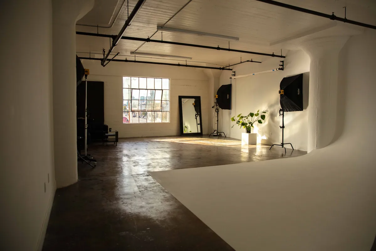 Spacious 1,200 Sq Ft Production Studio with Cyclorama, 112 sqm, photo shoot, pop-up rental in Los Angeles, additional interi…
