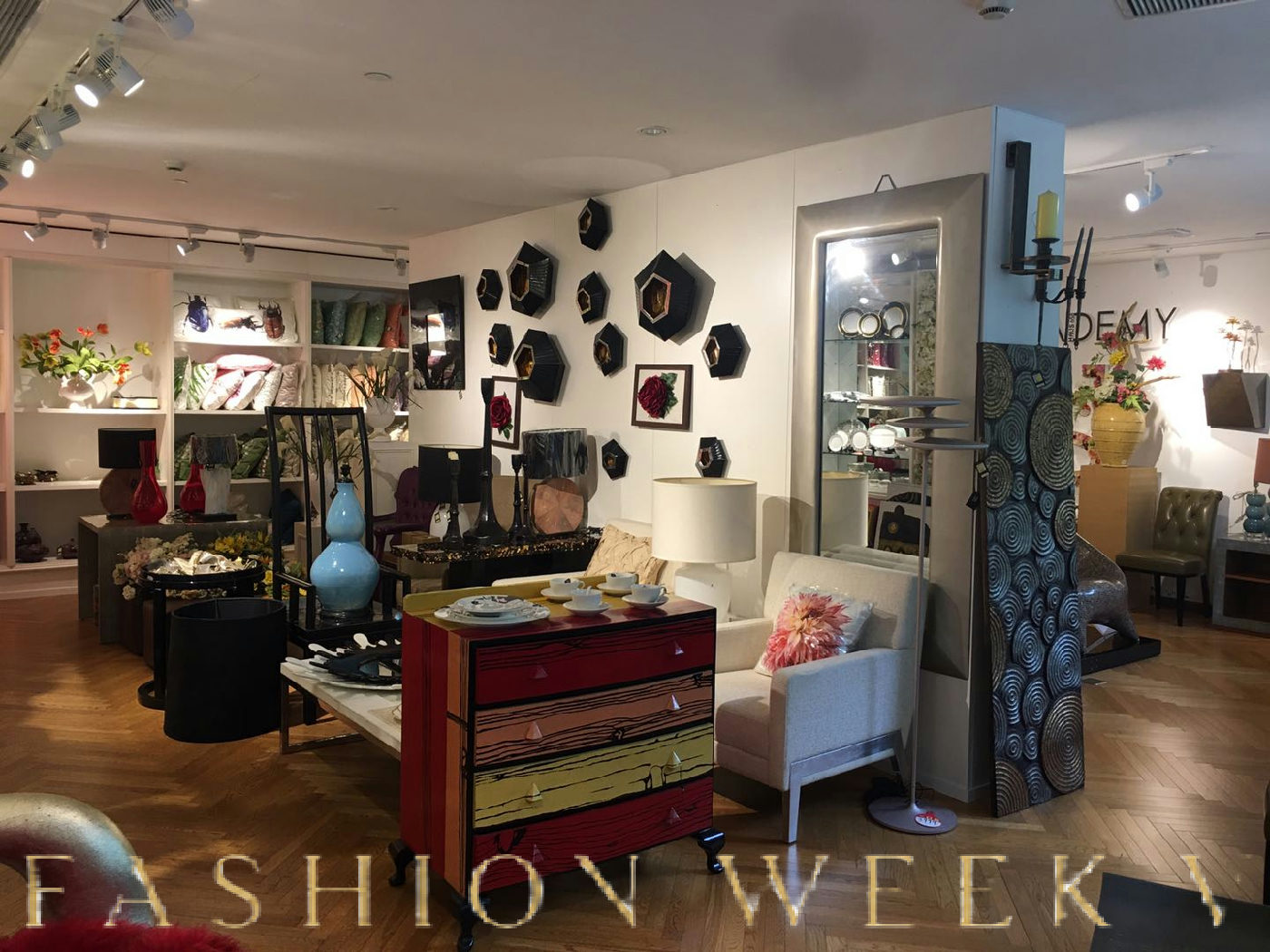 Spacious 120 sqm Shop with High Visibility, fashion showroom, pop-up rental in Xuhui Qu