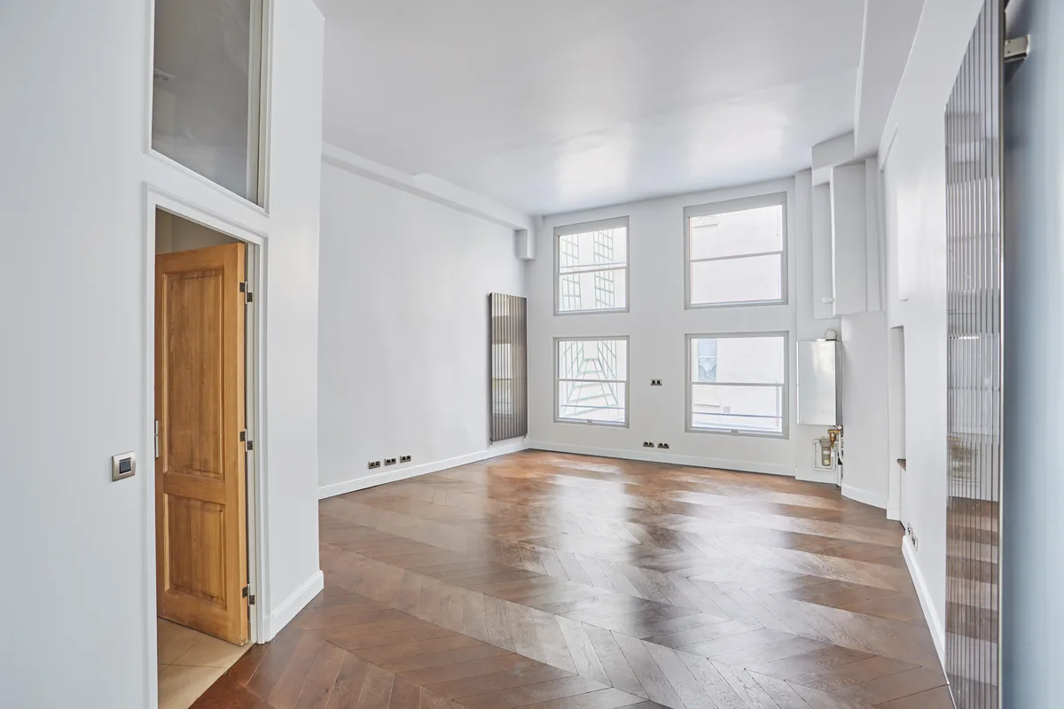 Spacious 160m2 Apartment with Versatile Showroom Potential, 210 sqm, showroom presentation, pop-up rental in Paris, interior…
