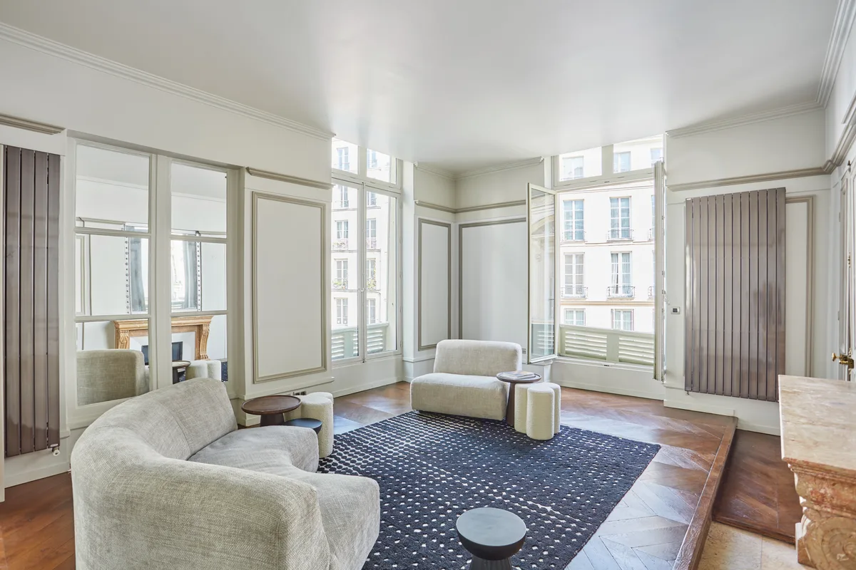 Spacious 160m2 Apartment with Versatile Showroom Potential, 210 sqm, showroom presentation, pop-up rental in Paris, second i…