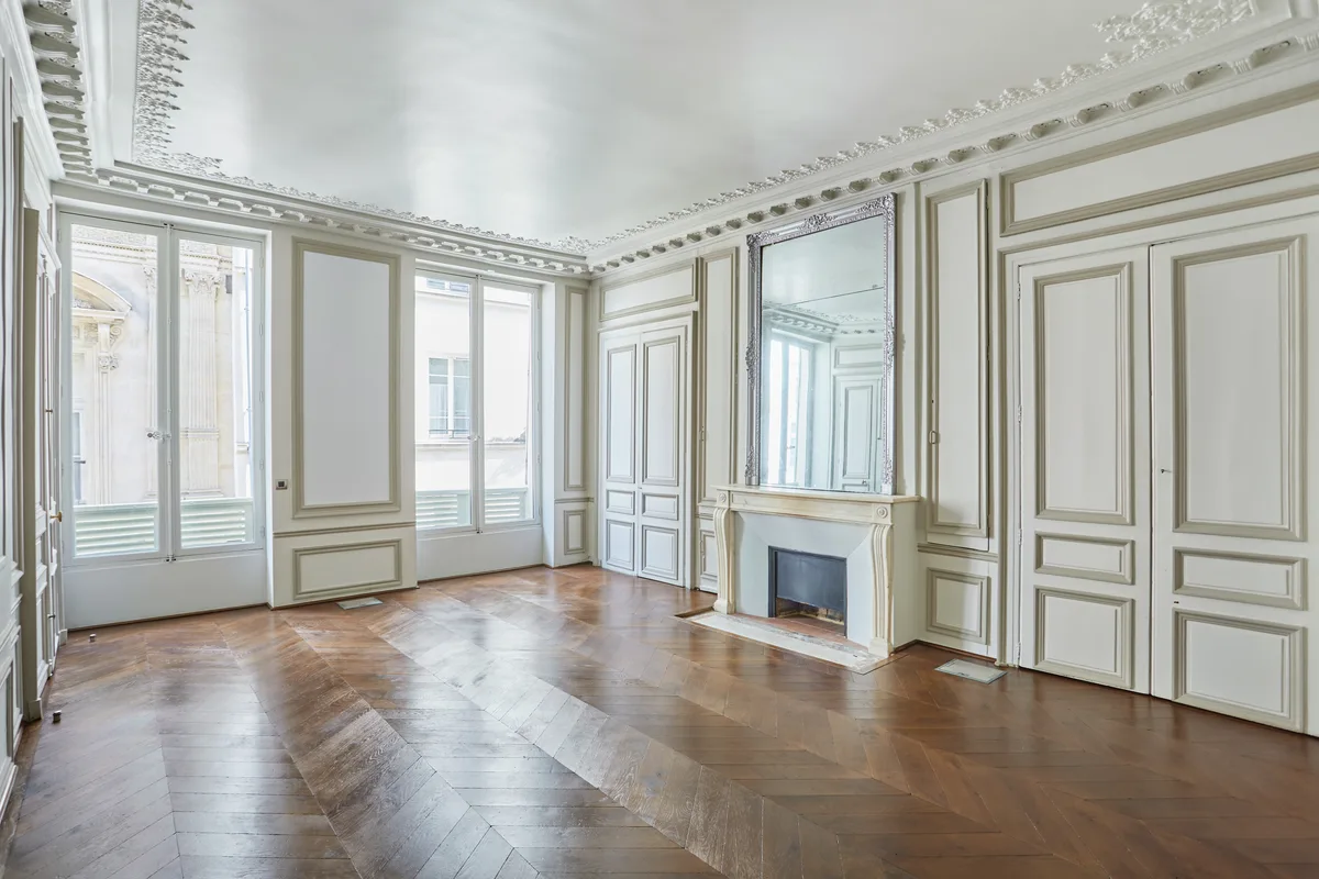 Spacious 160m2 Apartment with Versatile Showroom Potential, 210 sqm, showroom presentation, pop-up rental in Paris, addition…