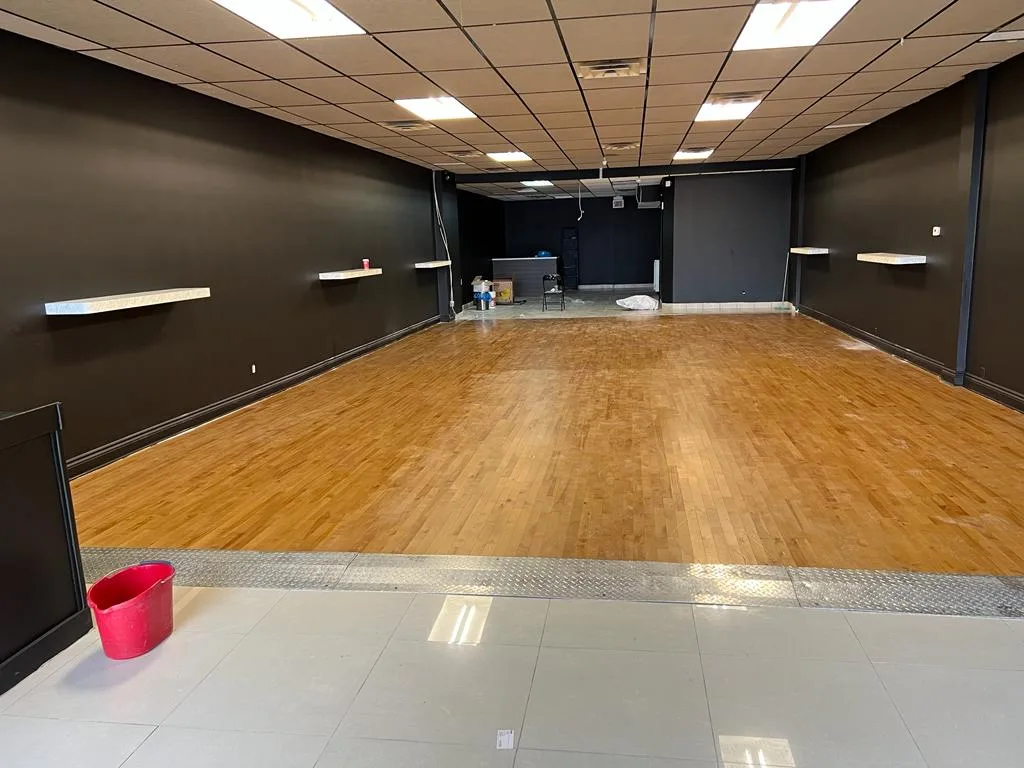 Spacious 2100 sq ft Hall in LaSalle, 195 sqm, pop up store in Montréal, interior view