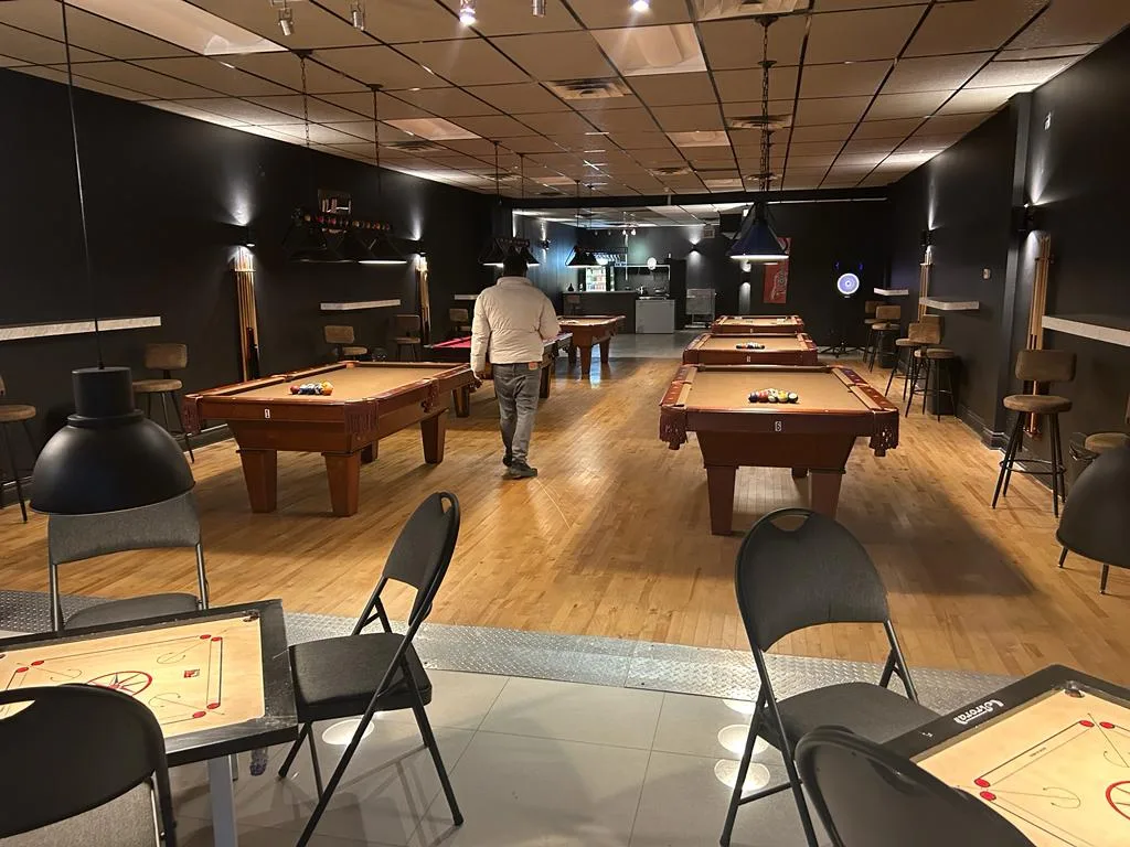 Spacious 2100 sq ft Hall in LaSalle, 195 sqm, pop up store in Montréal, second interior view