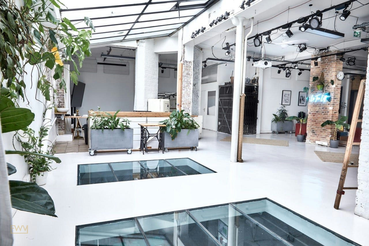 Spacious 360 sqm Industrial Loft in Paris, pop up store