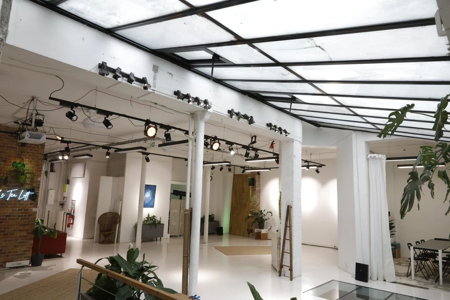 Spacious 360 sqm Industrial Loft in Paris — 3