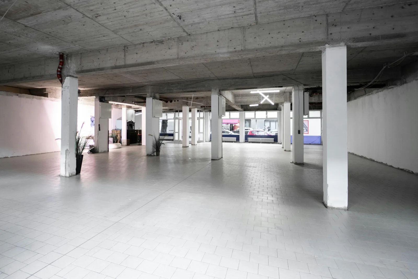 Spacious 480 sqm Showroom and Event Space in Berlin — 2