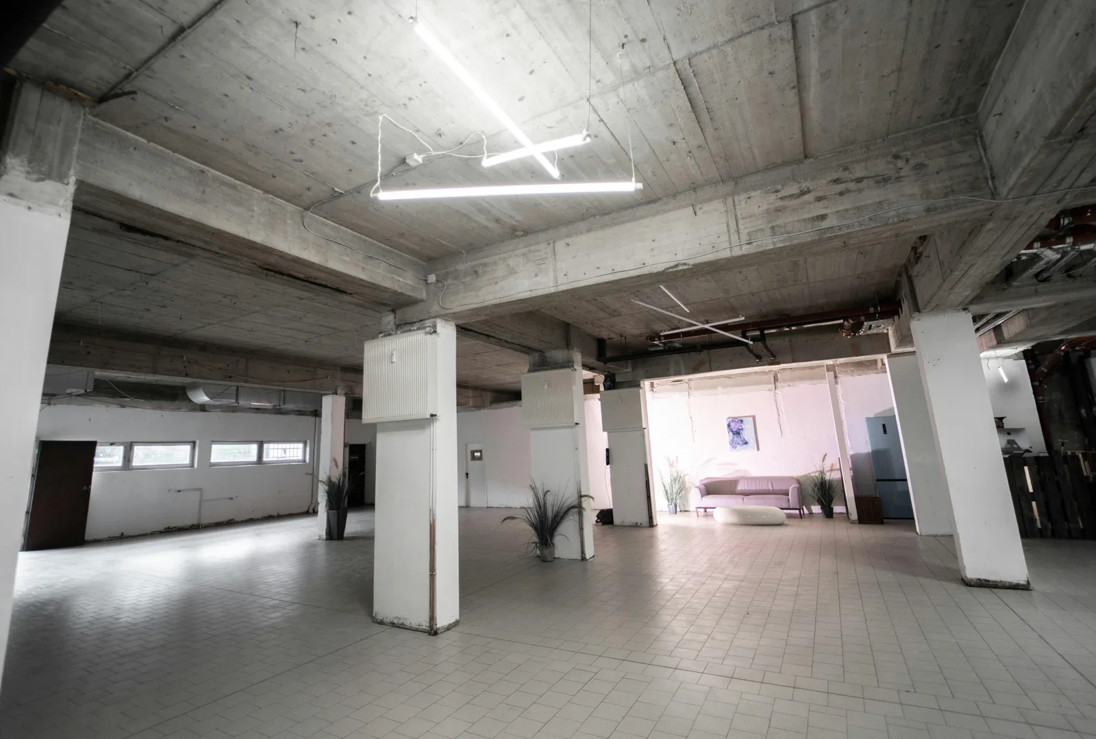 Spacious 480 sqm Showroom and Event Space in Berlin — 3