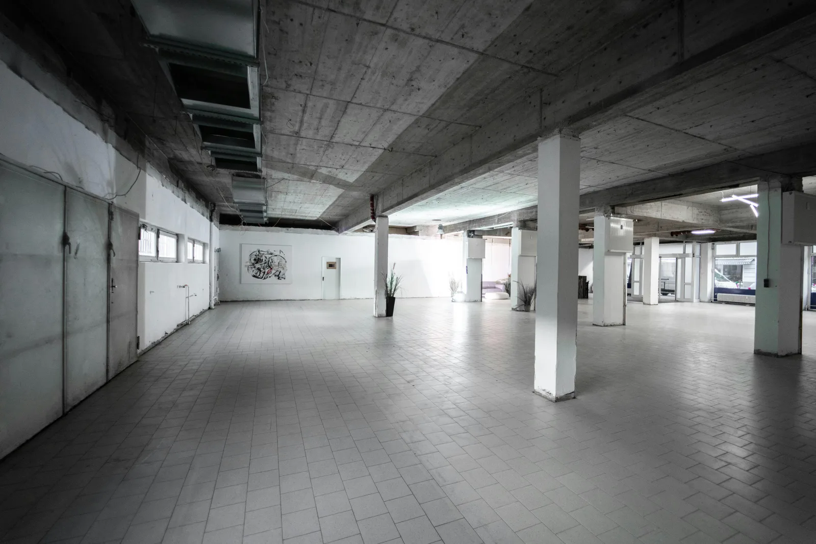 Spacious 480 sqm Showroom and Event Space in Berlin — 5