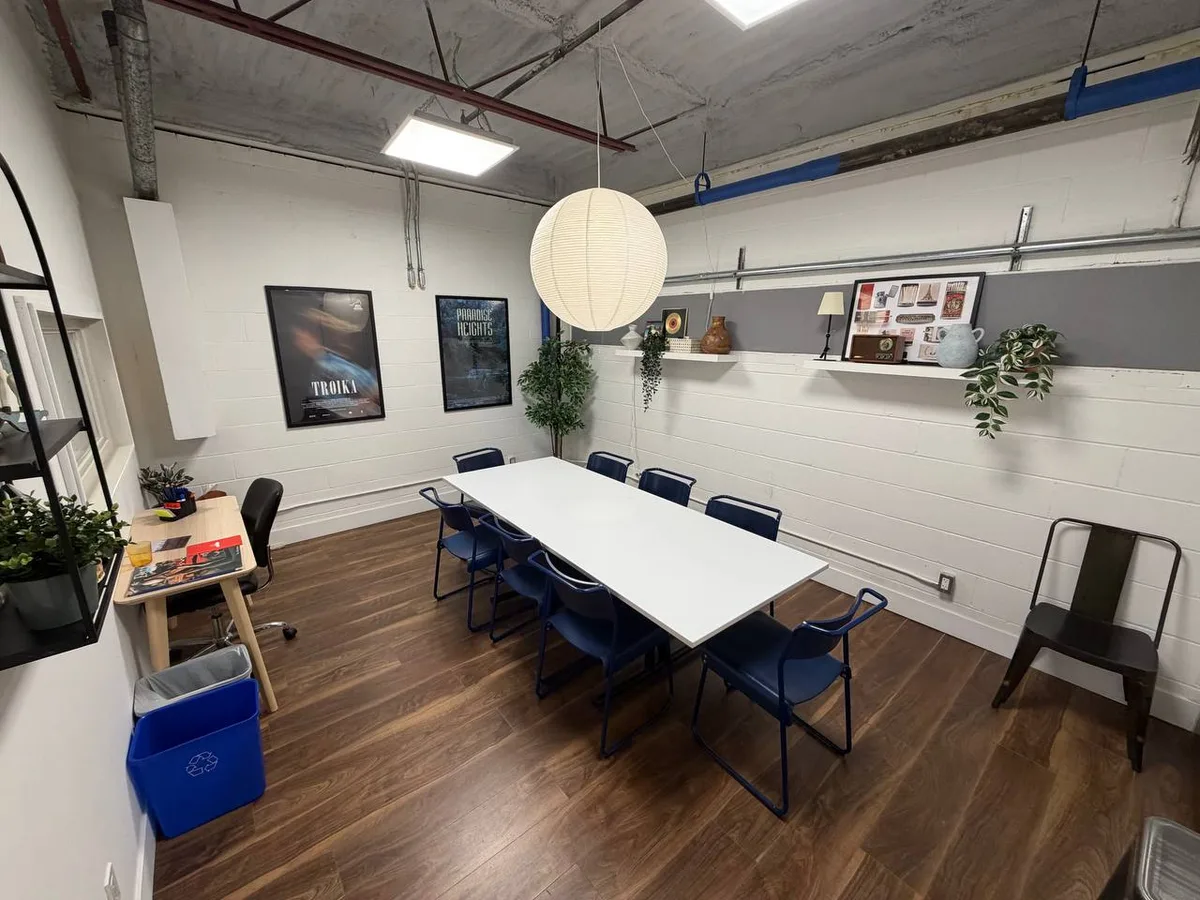Spacious 6,500 sq ft Studio Warehouse with Drive-In Access, 604 sqm, photo shoot, pop-up rental in Toronto, third interior v…