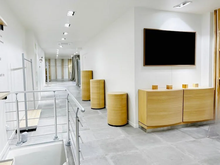Spacious 90 sqm Showroom on Rue des Gravilliers, Paris