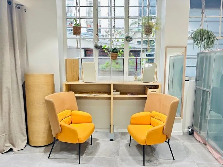 Spacious 90 sqm Showroom on Rue des Gravilliers, Paris — 2