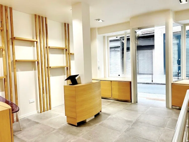 Spacious 90 sqm Showroom on Rue des Gravilliers, Paris — 3