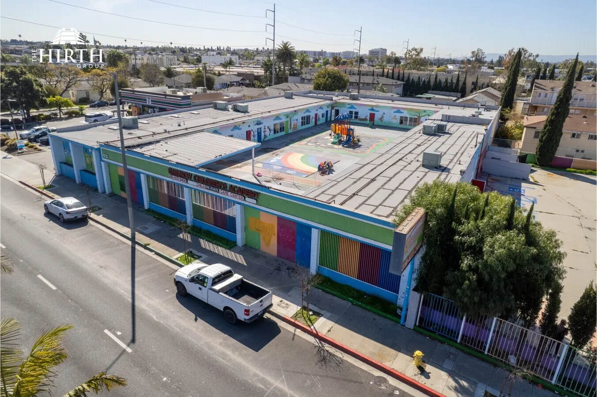 Spacious Abandoned School Building with Parking and Courtyard, 1082 sqm, art exhibition, pop-up rental in Inglewood