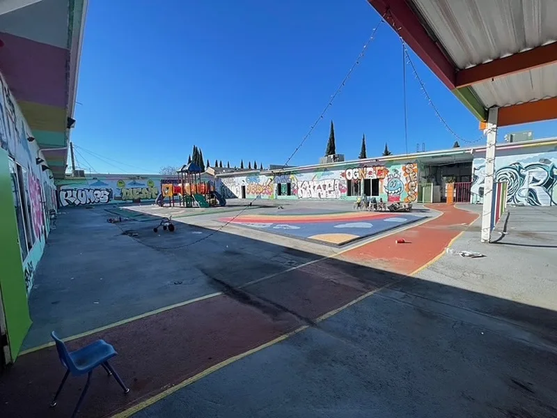 Spacious Abandoned School Building with Parking and Courtyard, 1082 sqm, art exhibition, pop-up rental in Inglewood, third i…
