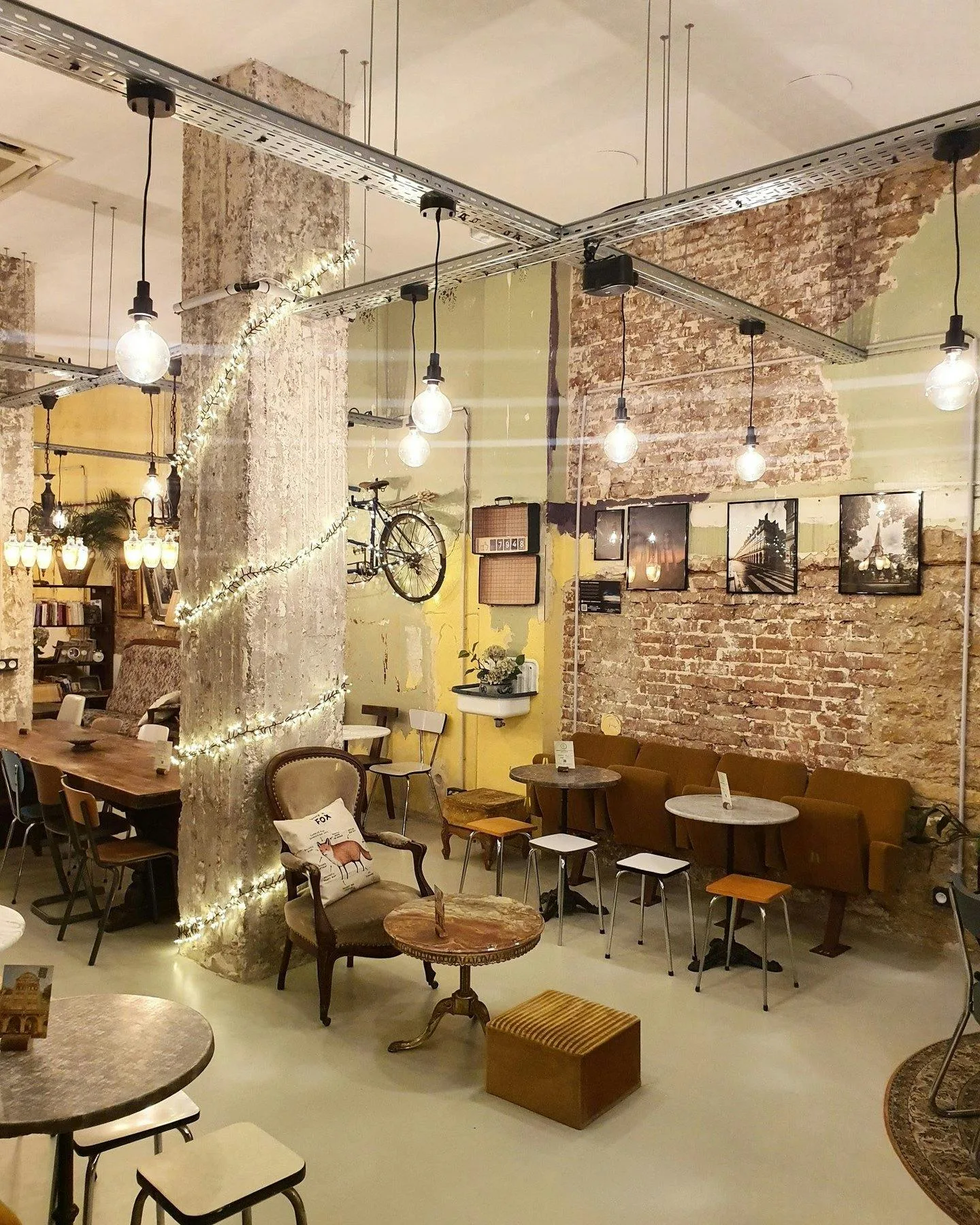 Spacious Atypical Cafe and Event Space in Metz — 3