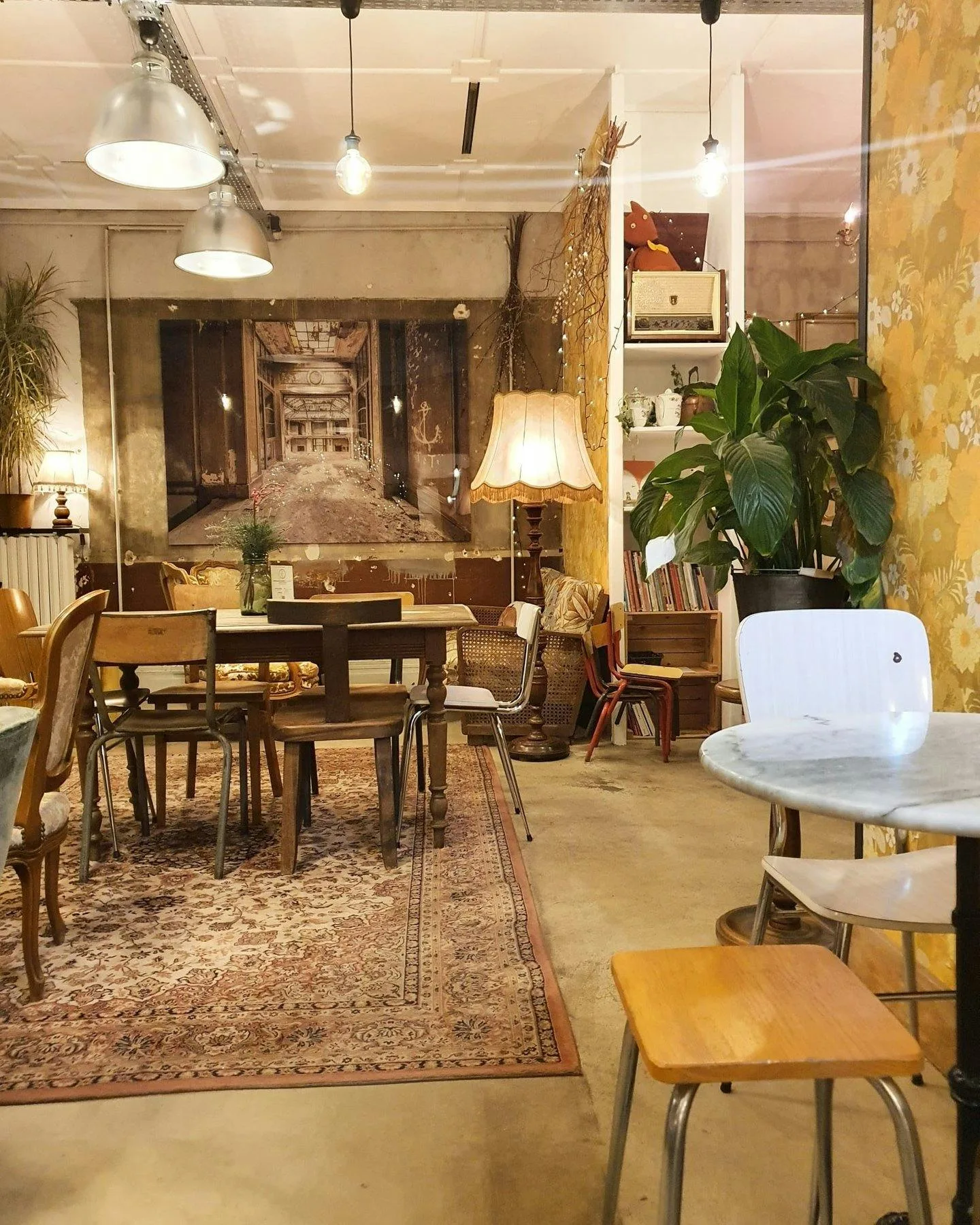Spacious Atypical Cafe and Event Space in Metz — 5
