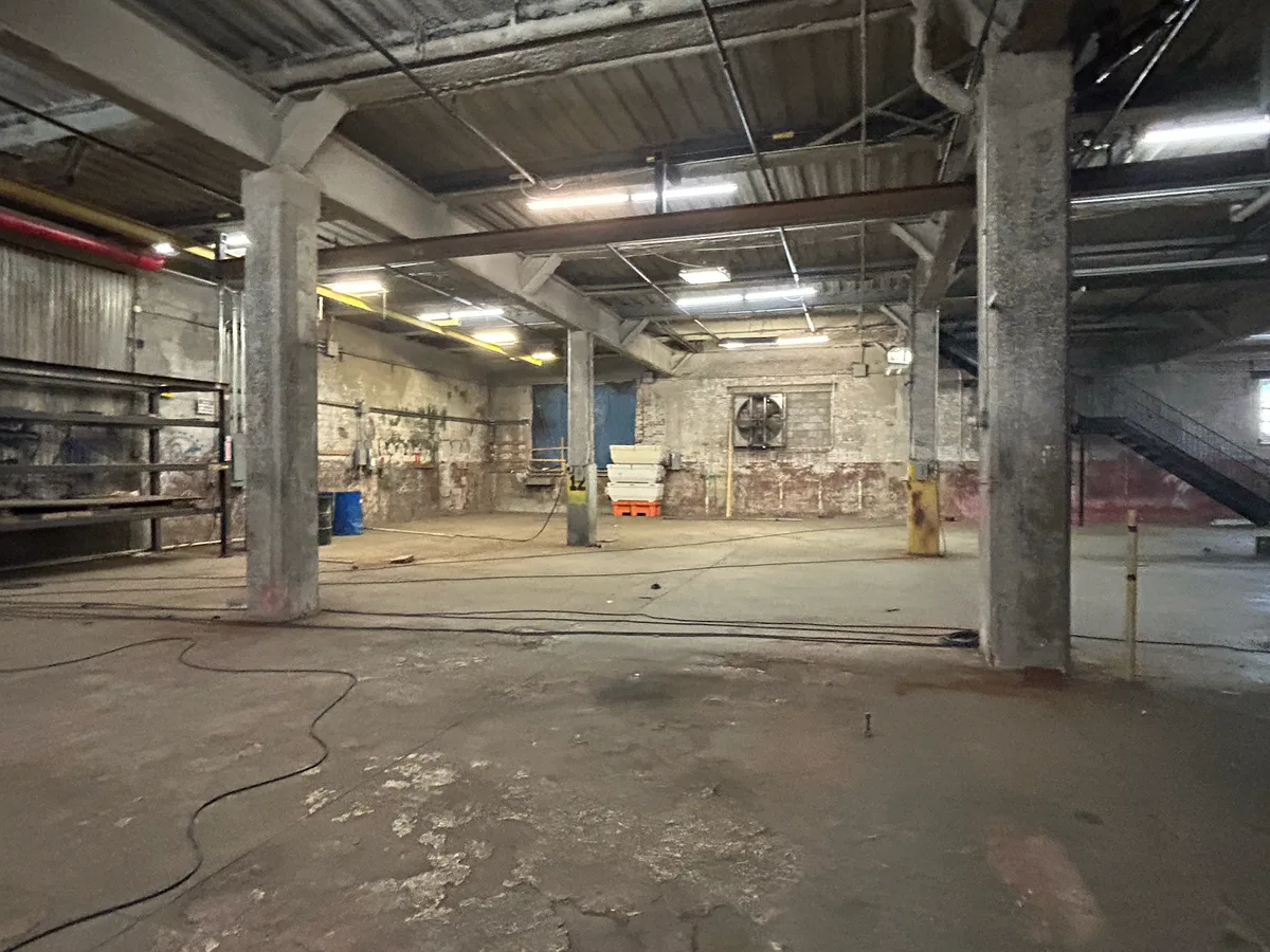 Spacious Bi-level Industrial Warehouse in East Brooklyn, 1812 sqm, photo shoot, pop-up rental, second interior view