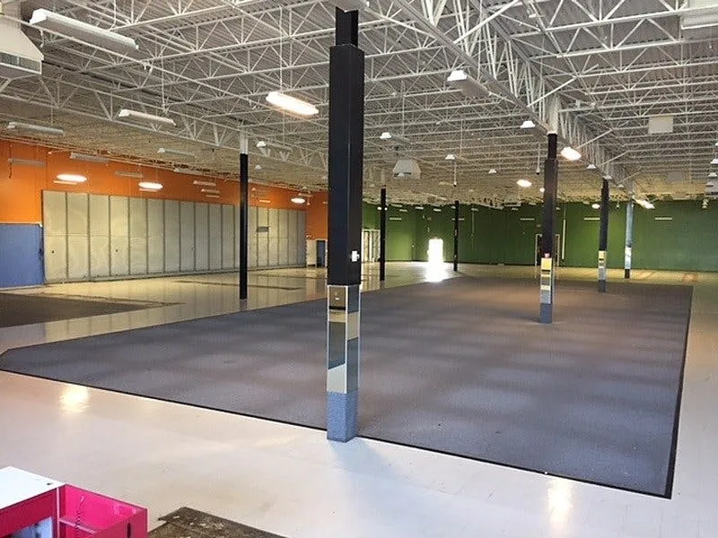 Spacious Building on Cortez Road West, Bradenton — 2