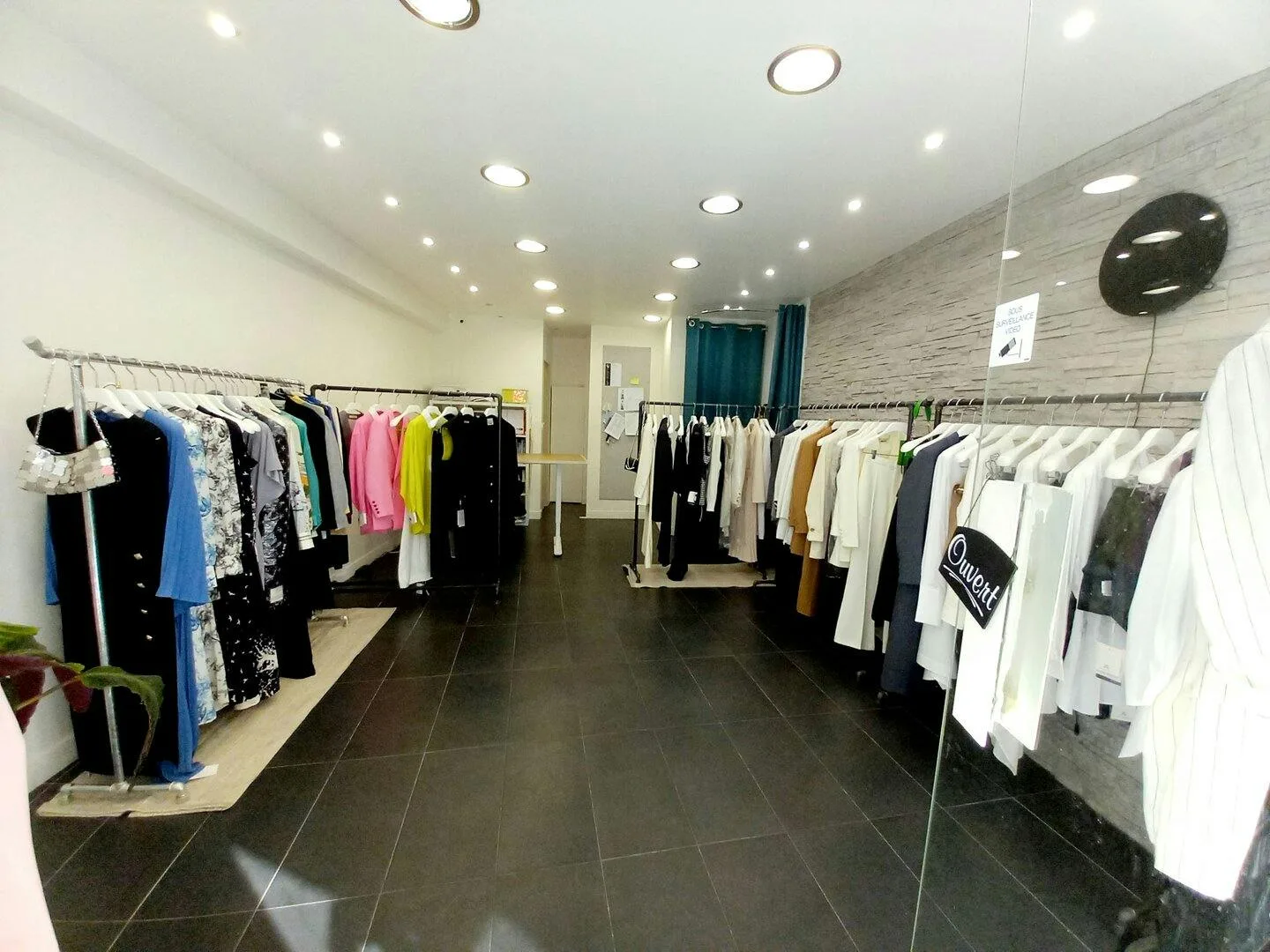 Spacious Commercial Boutique in Paris 2nd Arrondissement — 2
