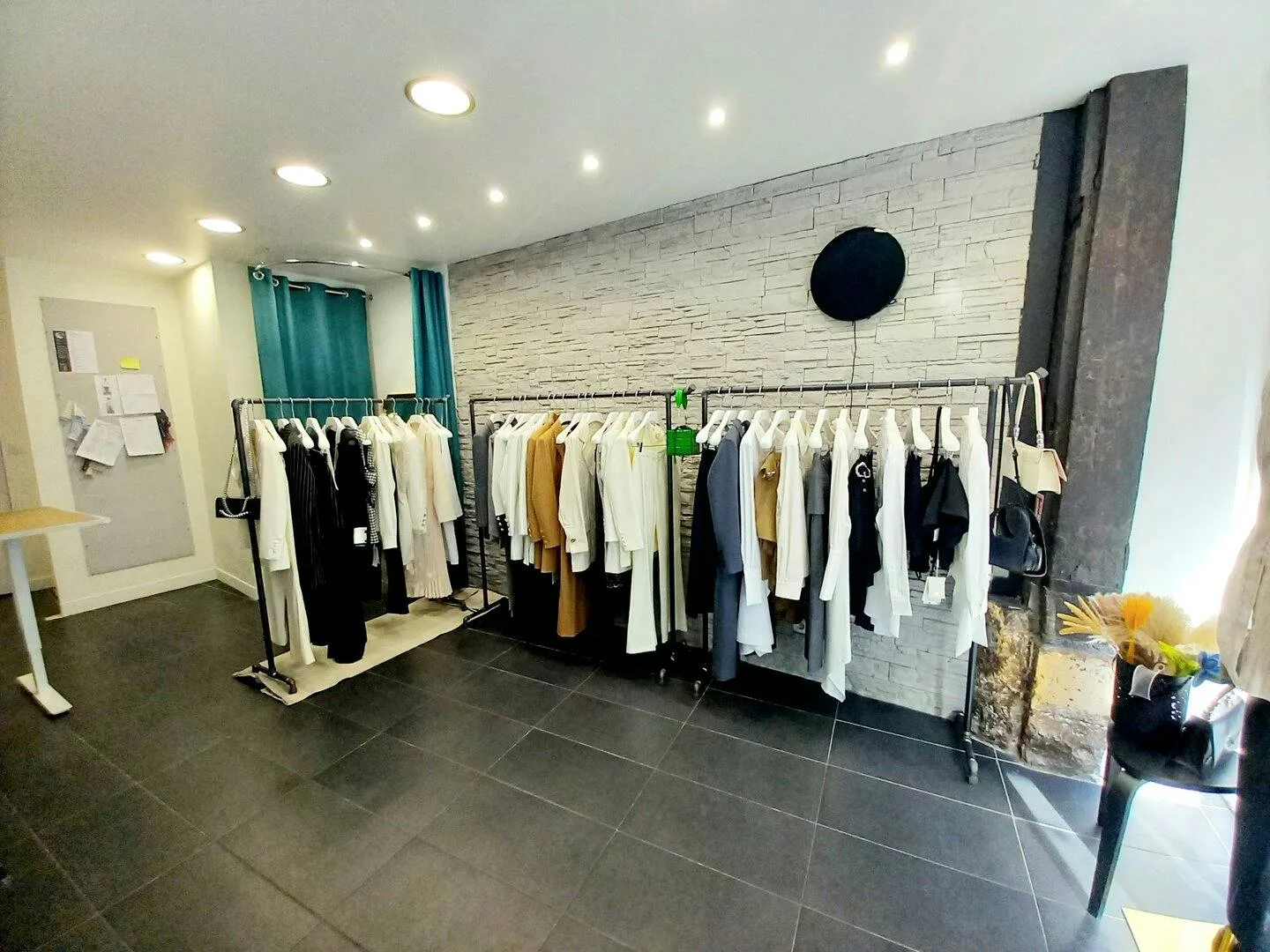 Spacious Commercial Boutique in Paris 2nd Arrondissement — 4