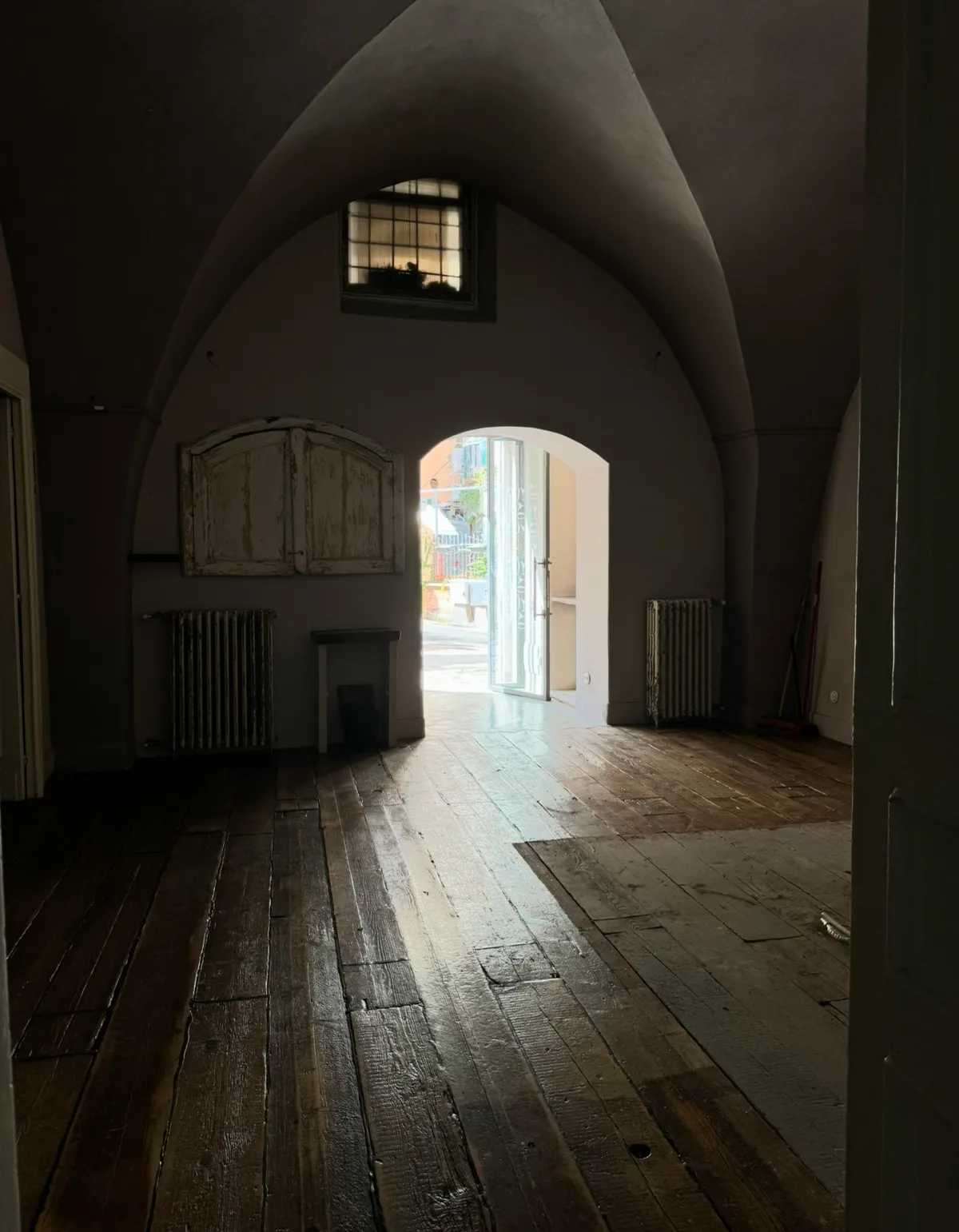 Spacious Commercial Space in Historical Center, 80 sqm, pop up store in Gaeta, interior view