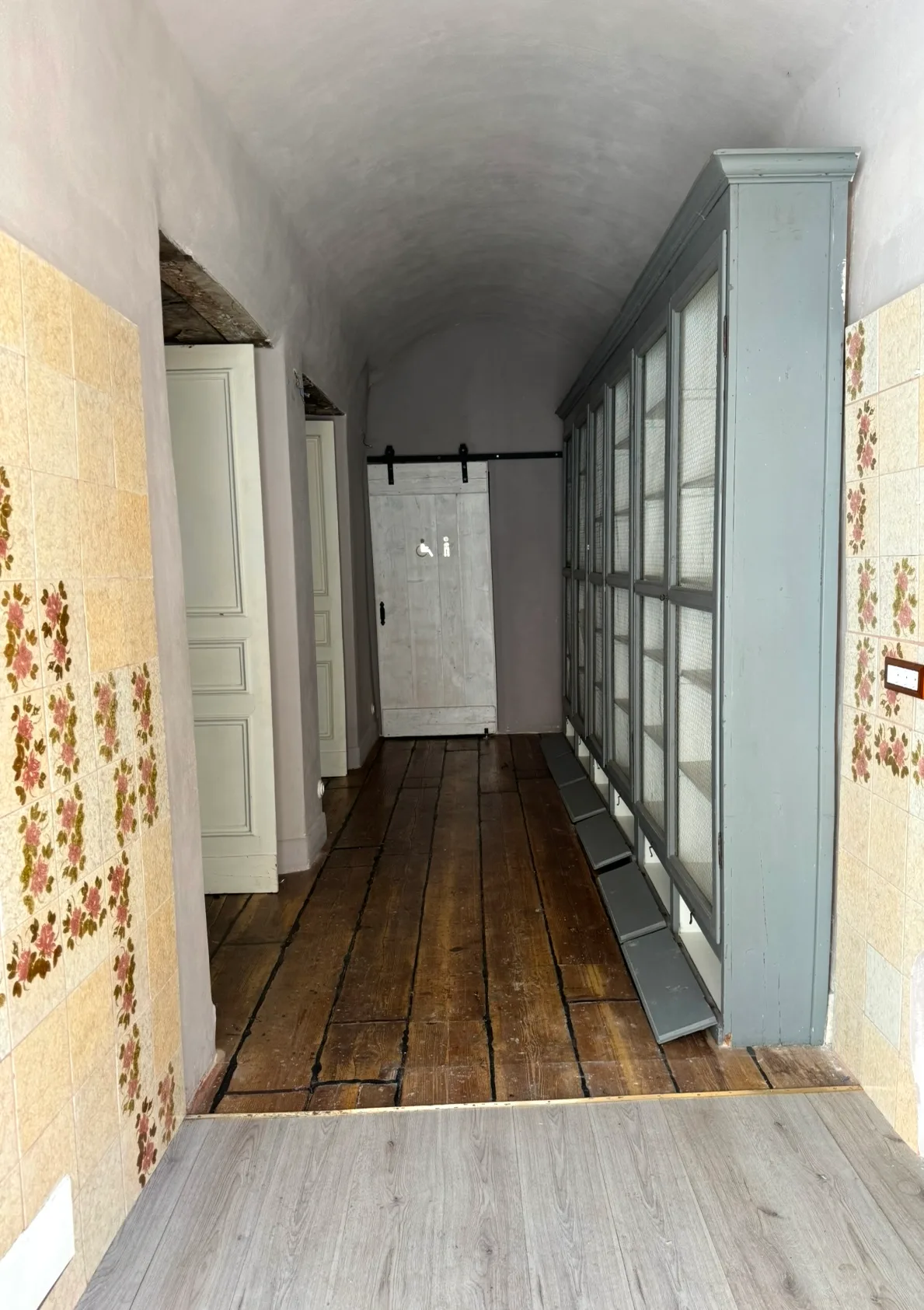 Spacious Commercial Space in Historical Center, 80 sqm, pop up store in Gaeta, third interior view