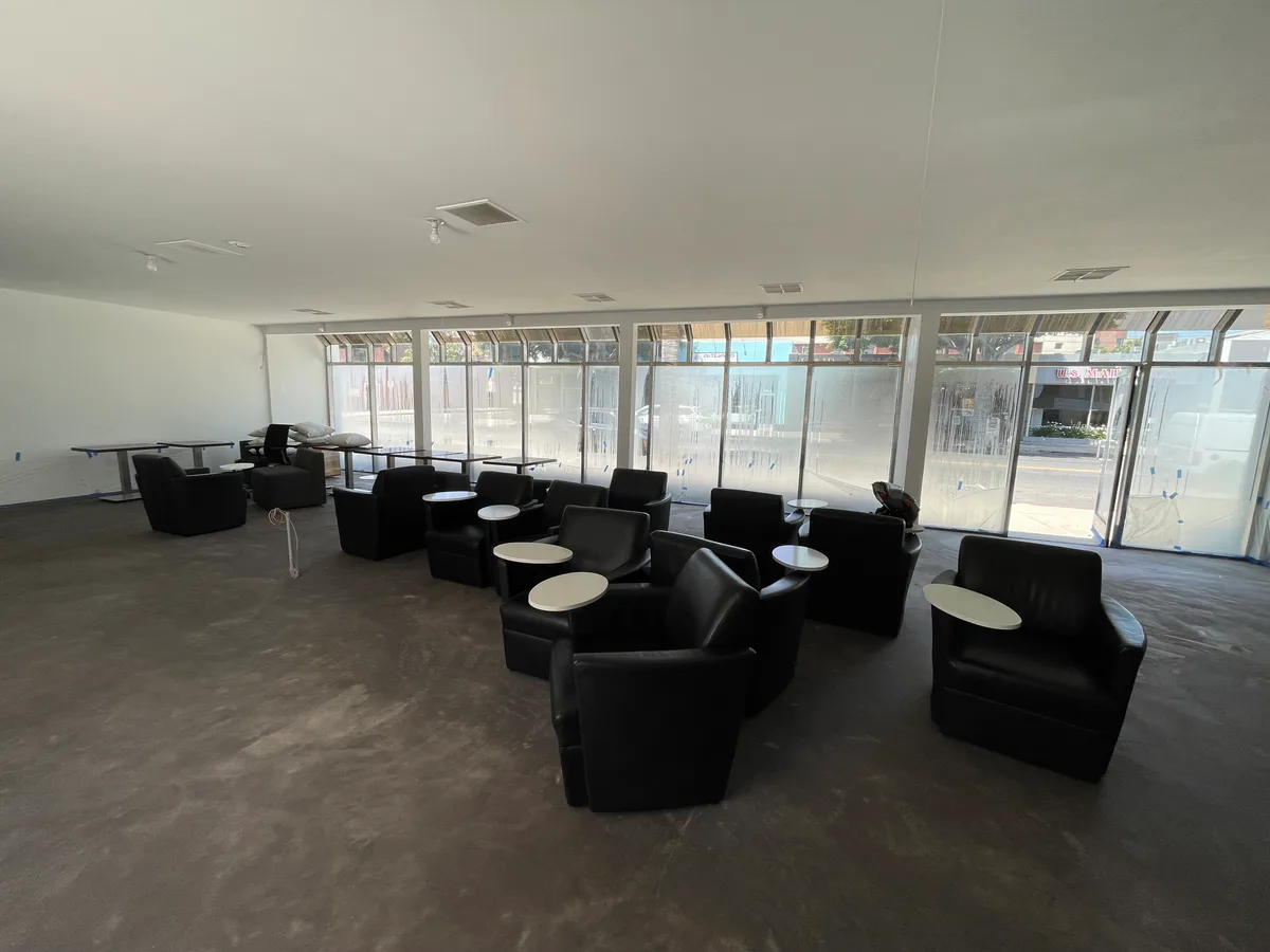 Spacious Commercial Space with Large Window Façade, 186 sqm, pop up store in Los Angeles