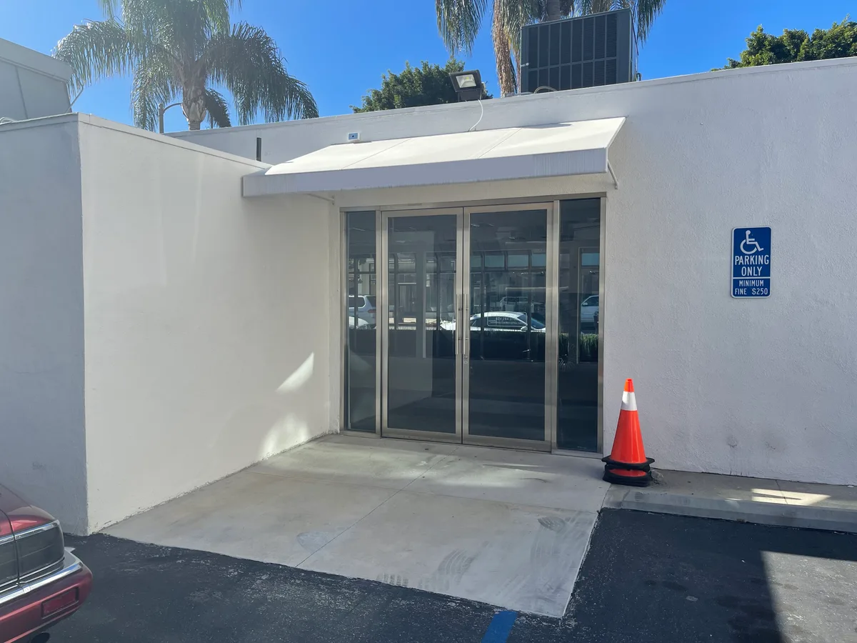Spacious Commercial Space with Large Window Façade, 186 sqm, pop up store in Los Angeles, additional interior view