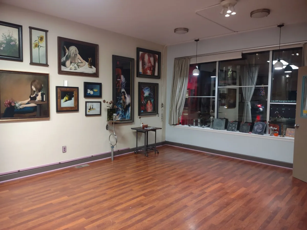 Spacious Contemporary Art Gallery in Chicago, 93 sqm, art exhibition, pop-up rental