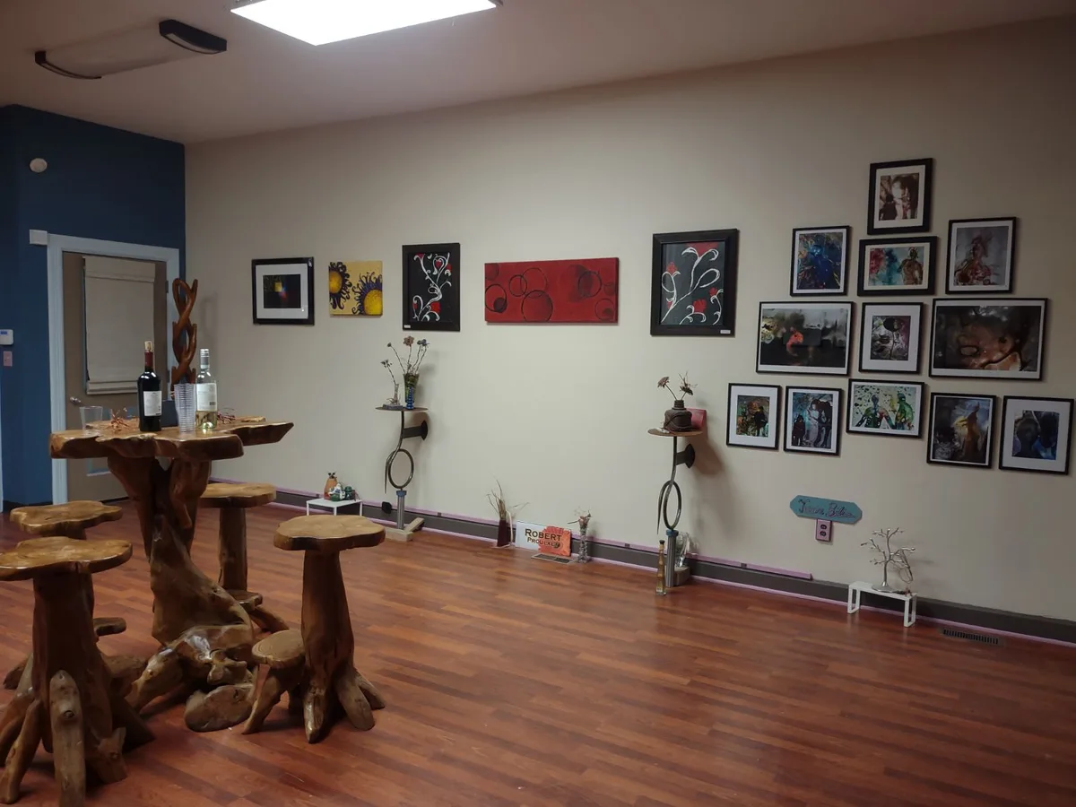 Spacious Contemporary Art Gallery in Chicago, 93 sqm, art exhibition, pop-up rental, interior view