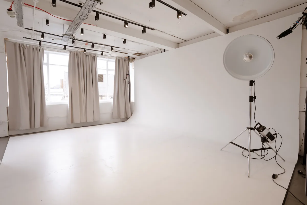 Spacious Corner Studio in Marylebone for Creators, 102 sqm, photo shoot, pop-up rental in Greater London