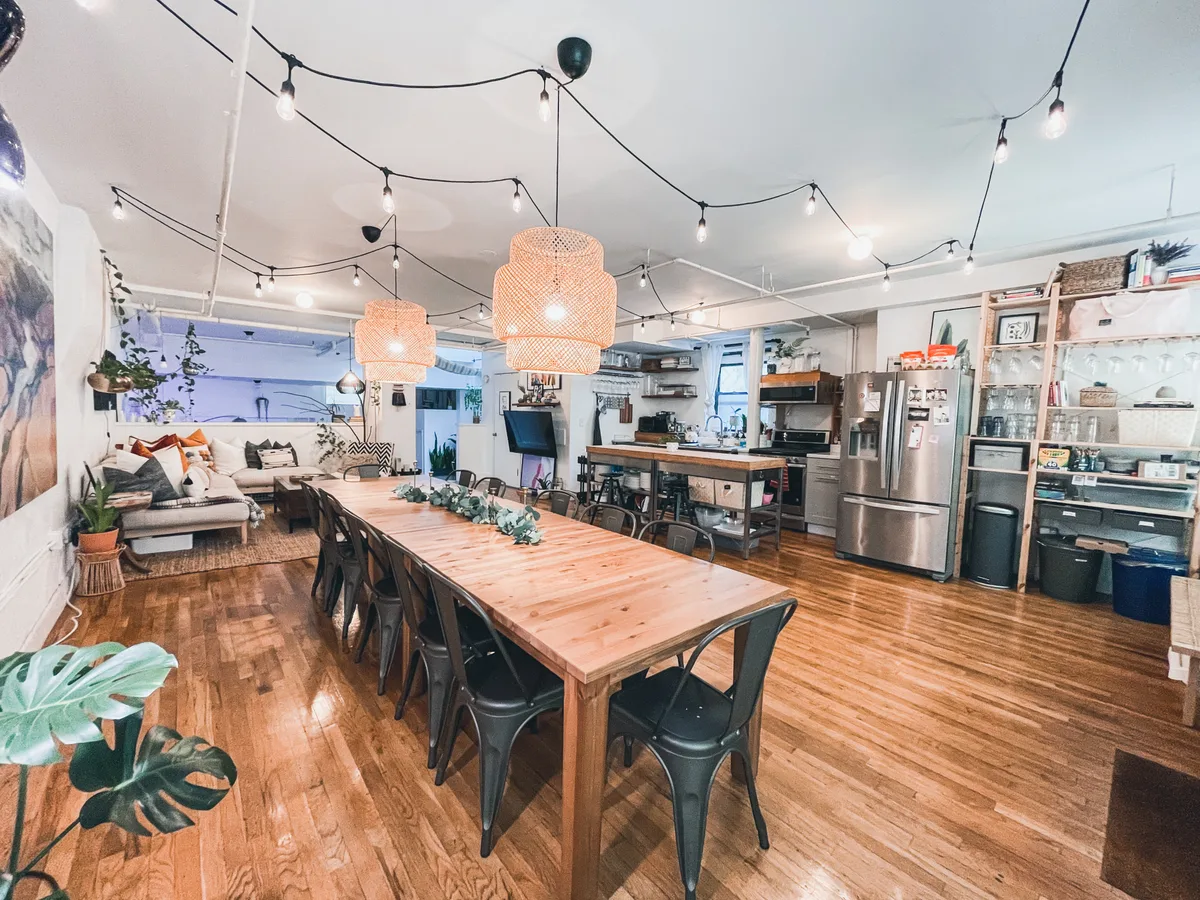 Spacious Creative Loft with Skylights in Williamsburg, 112 sqm, retail activation, pop-up rental in Brooklyn