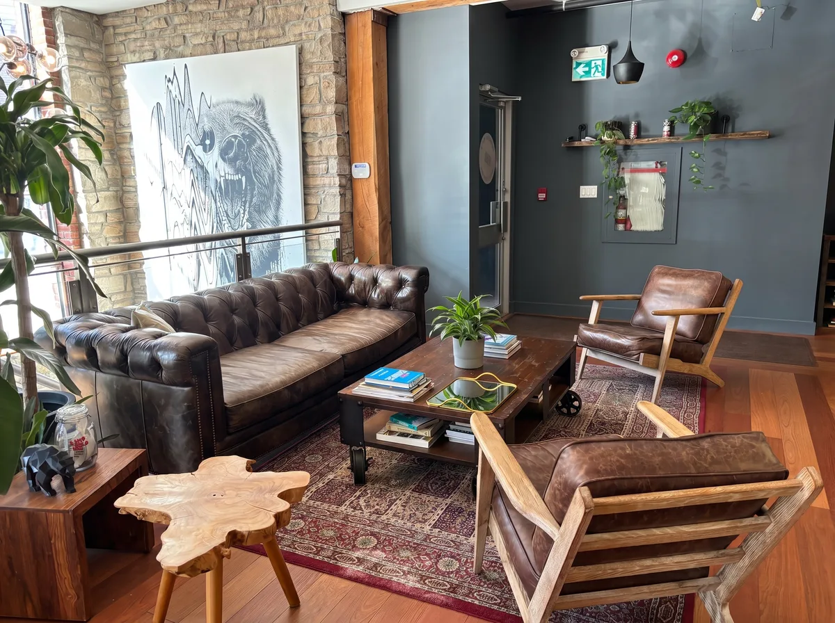 Spacious Creative Studio and Office Space in Downtown Toronto, 604 sqm, showroom presentation, pop-up rental