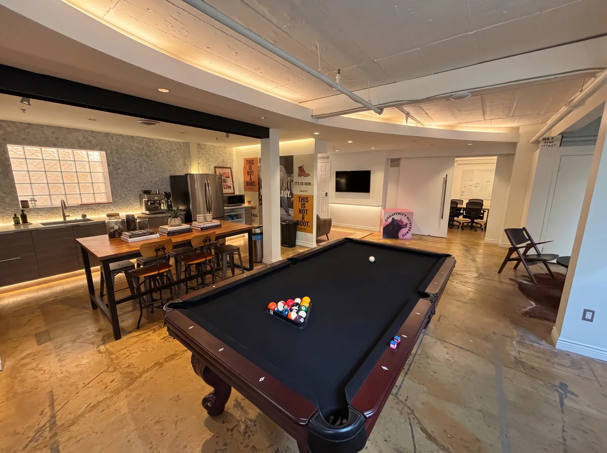 Spacious Creative Studio and Office Space in Downtown Toronto, 604 sqm, showroom presentation, pop-up rental, third interior…