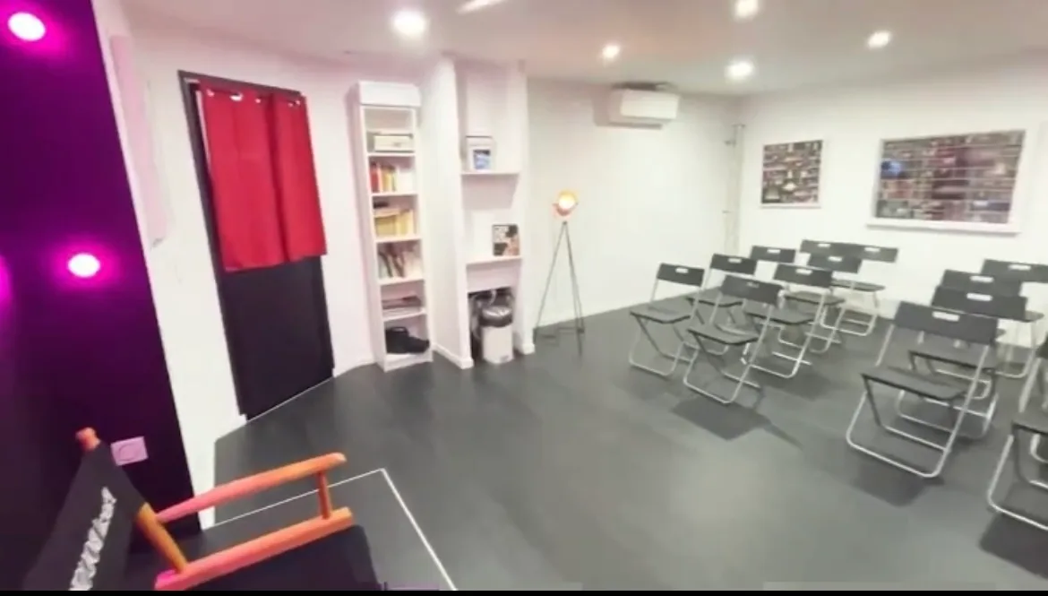 Spacious Dance Studio with Multiple Amenities, 105 sqm, showroom presentation, pop-up rental in Neuilly-sur-Seine, interior…