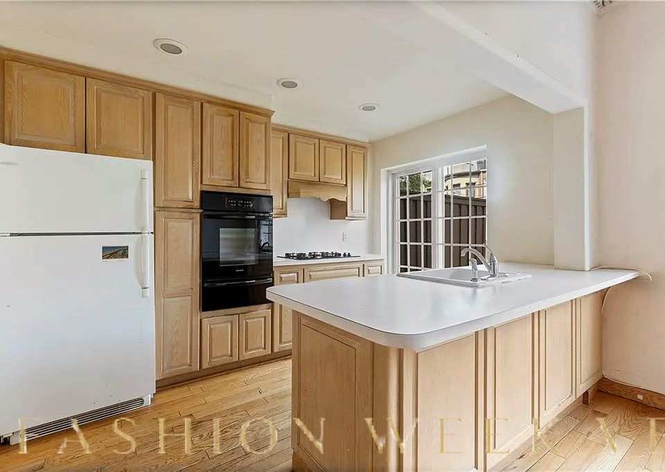 Spacious Family Home with Ample Living Space, 418 sqm, art exhibition, pop-up rental in Toledo, additional interior view