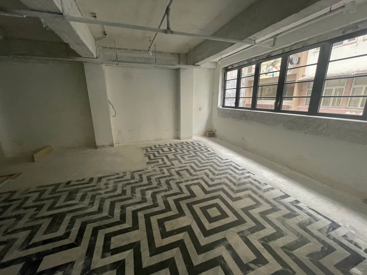 Spacious First-Floor Unit on Prominent Central Street, 279 sqm, retail activation, pop-up rental in Hong Kong