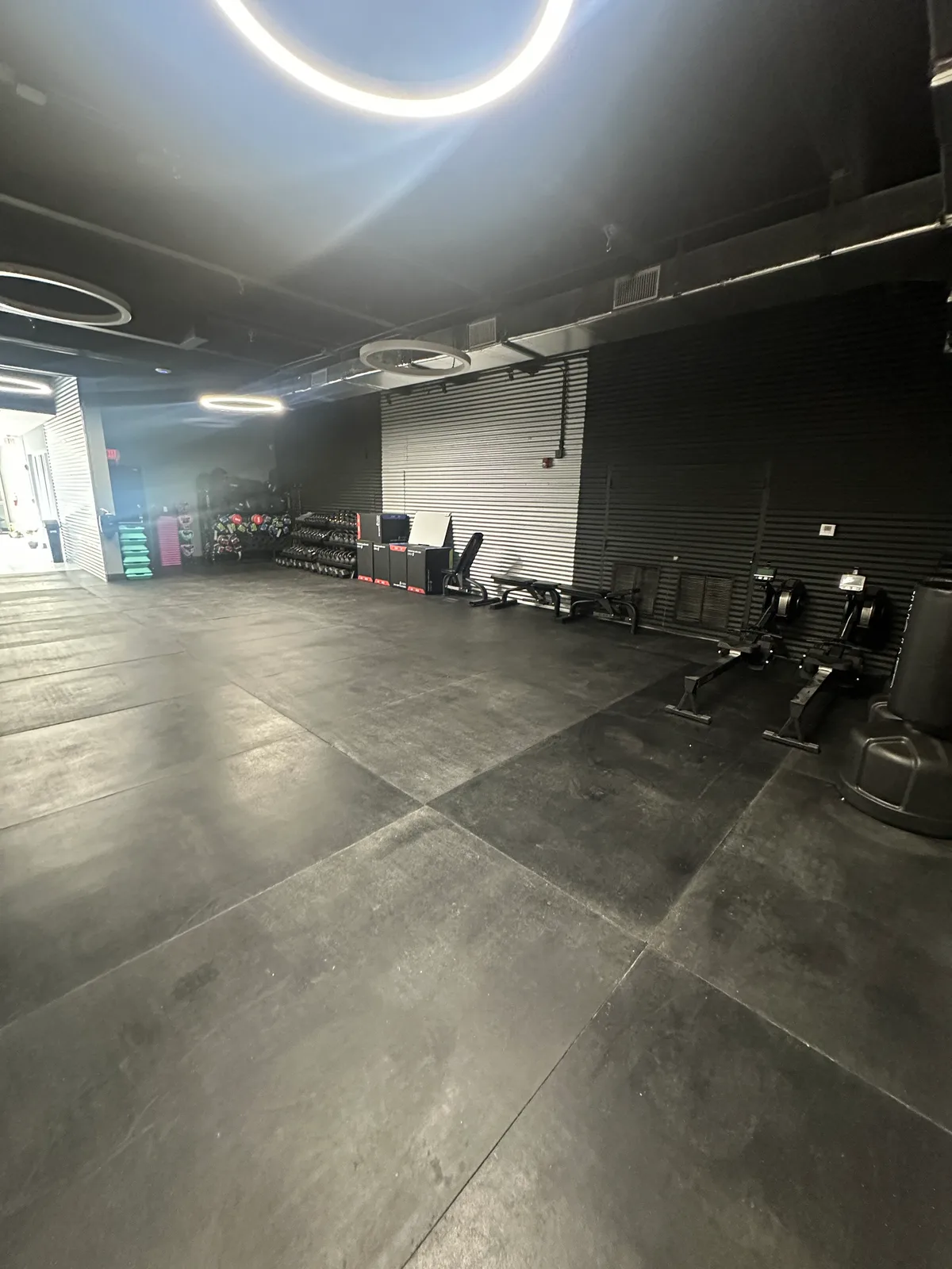 Spacious Fitness Studio in Miami, 85 sqm, showroom presentation, pop-up rental